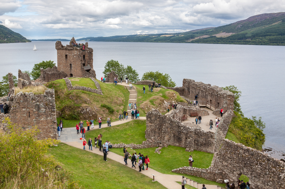 castillo de urquhart escocia